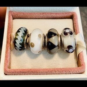Pandora : 4 black / white / gray glass murano